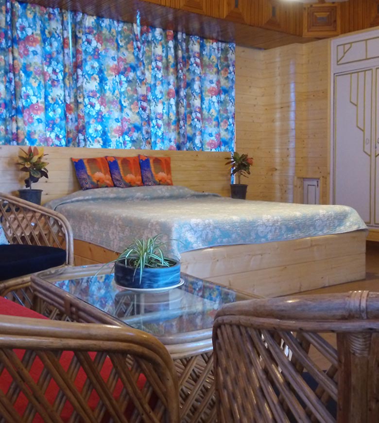 premium-room-hotel-pineview-shimla